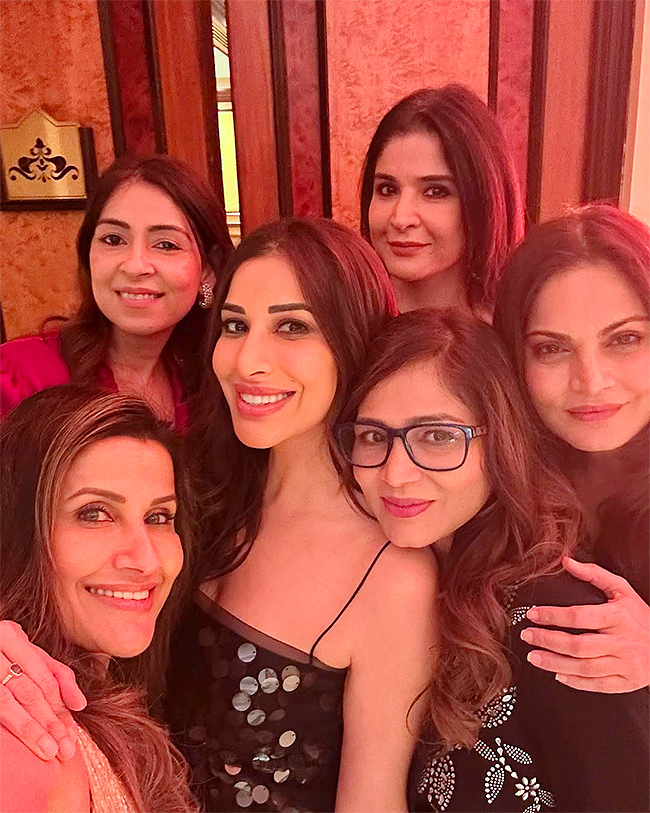 Sophie Choudry birthday is a celebration, photos goes viral8