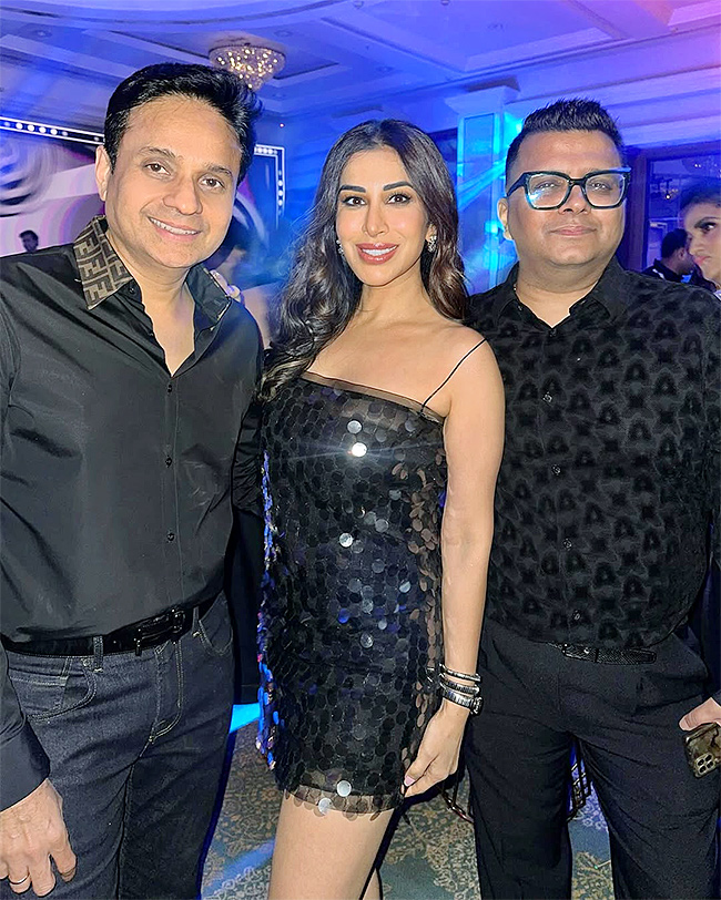 Sophie Choudry birthday is a celebration, photos goes viral9