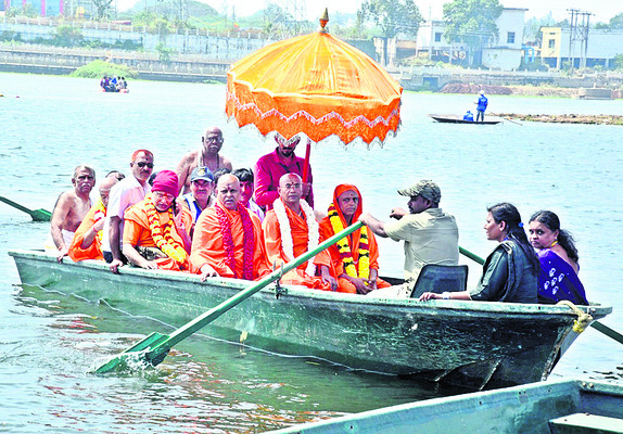 త్రివేణి సంగమాన కుంభమేళా3