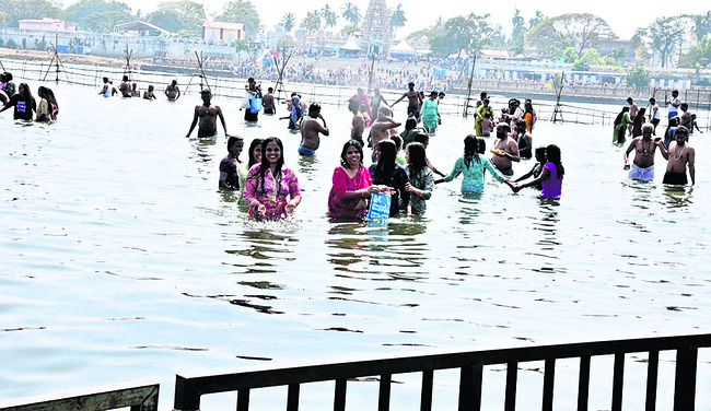 త్రివేణి సంగమాన కుంభమేళా2