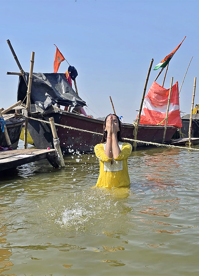 Actress Sonal Chauhan maha kumbh mela 2025 photos goes viral14