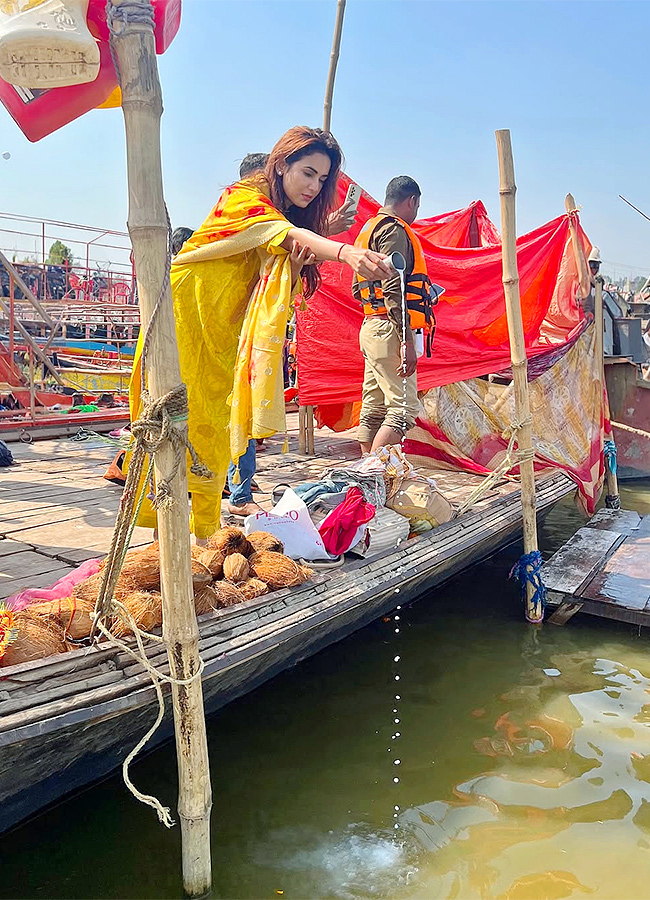 Actress Sonal Chauhan maha kumbh mela 2025 photos goes viral5