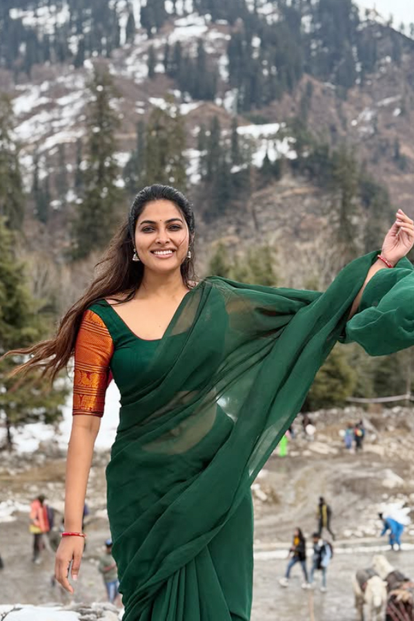 Bigg Boss beauty Divi enjoying in manali2