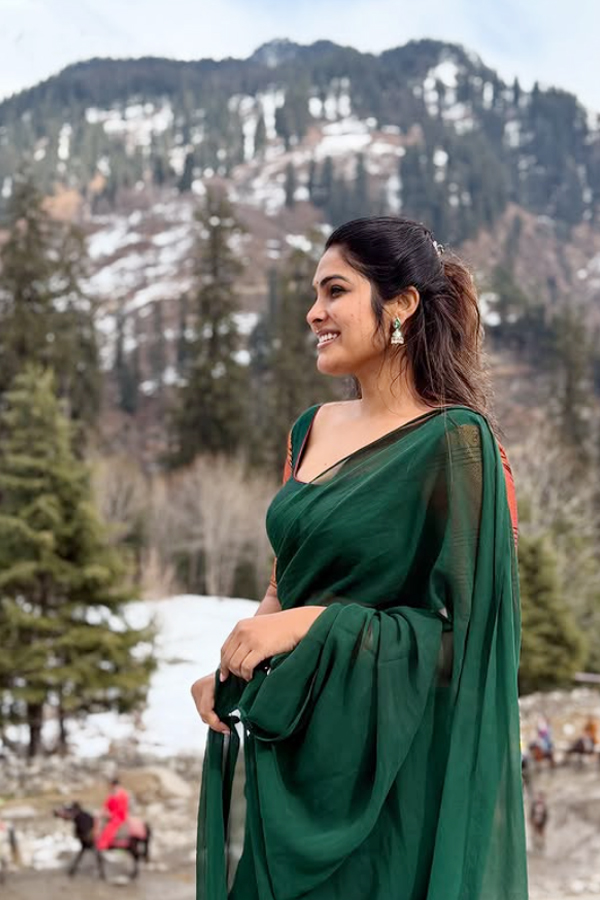 Bigg Boss beauty Divi enjoying in manali7