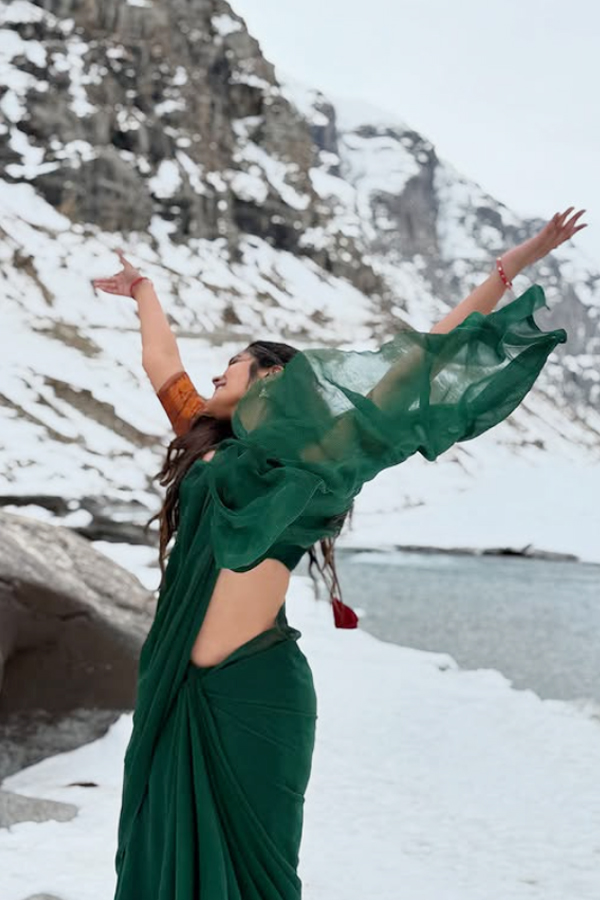 Bigg Boss beauty Divi enjoying in manali5