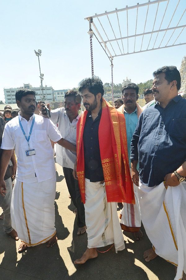 Hero Karthi With His Son Visits Tirumala Photos13