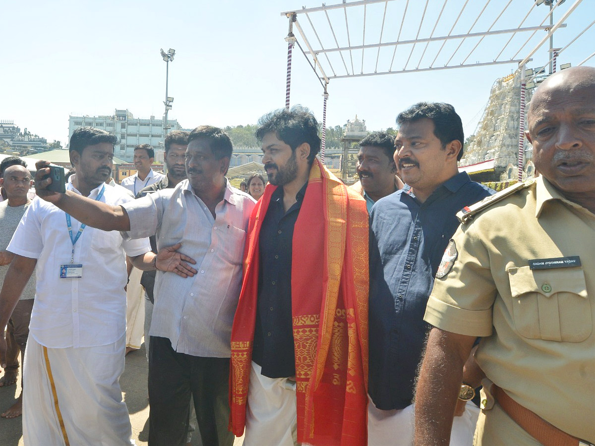 Hero Karthi With His Son Visits Tirumala Photos14