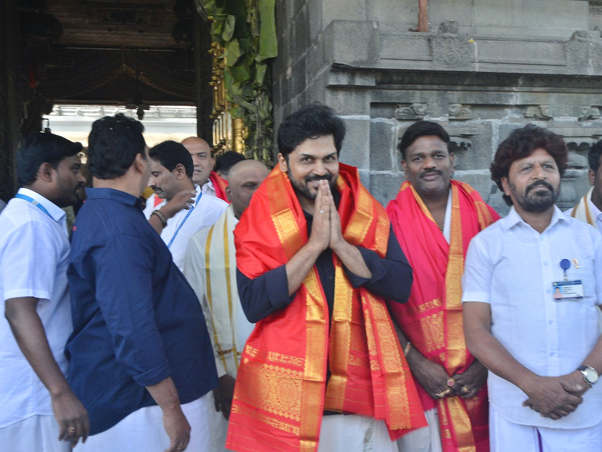 Hero Karthi With His Son Visits Tirumala Photos3