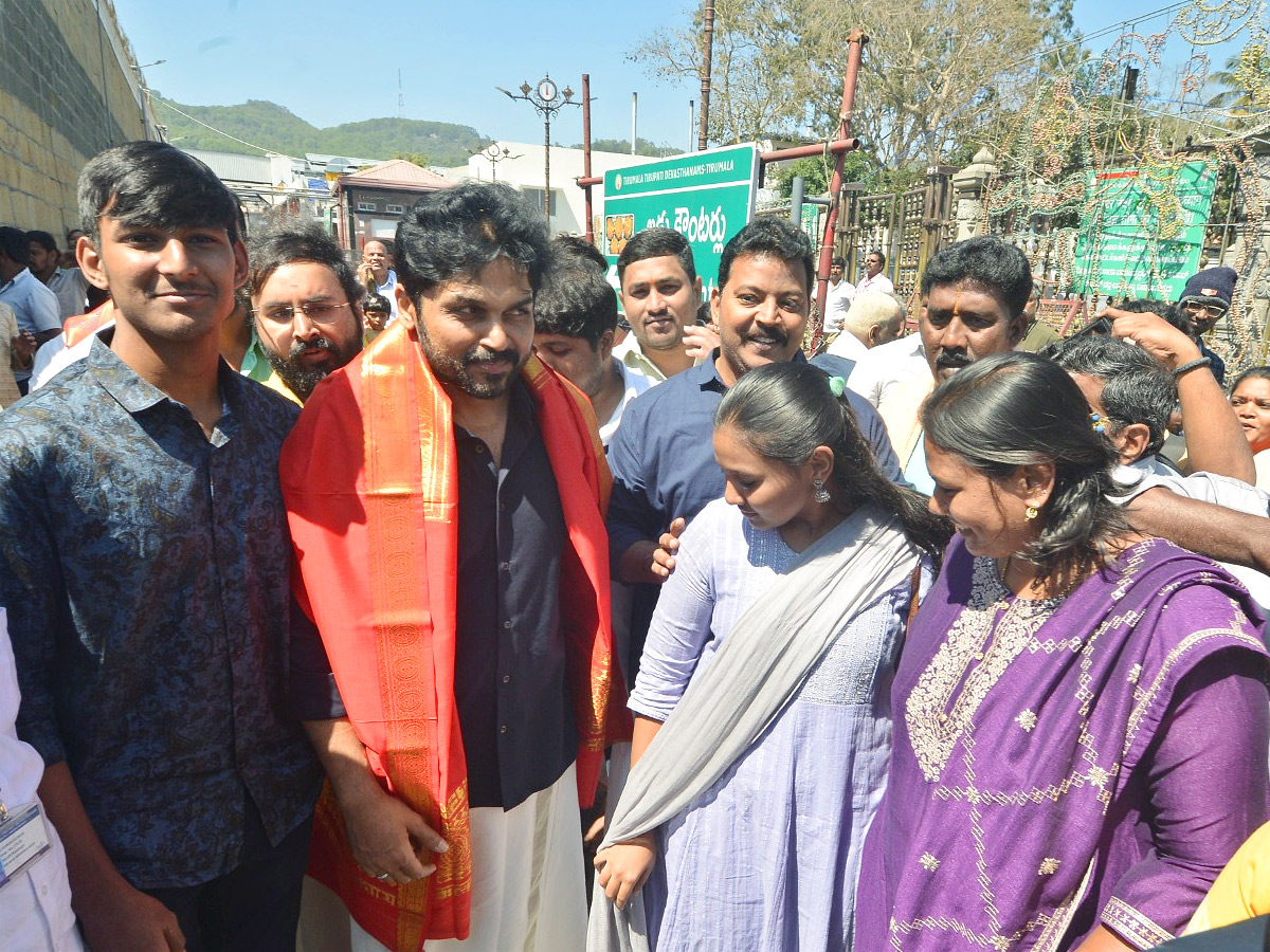 Hero Karthi With His Son Visits Tirumala Photos5