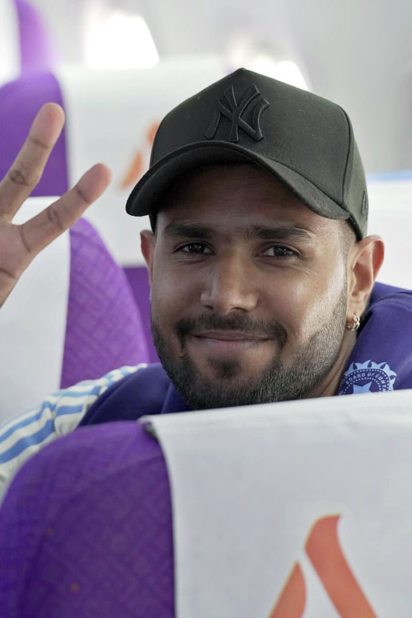 IND vs ENG: Team India Arrives in Ahmedabad for 3rd ODI Photos2