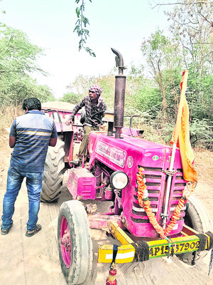 ఇసుక తోడేళ్లు1