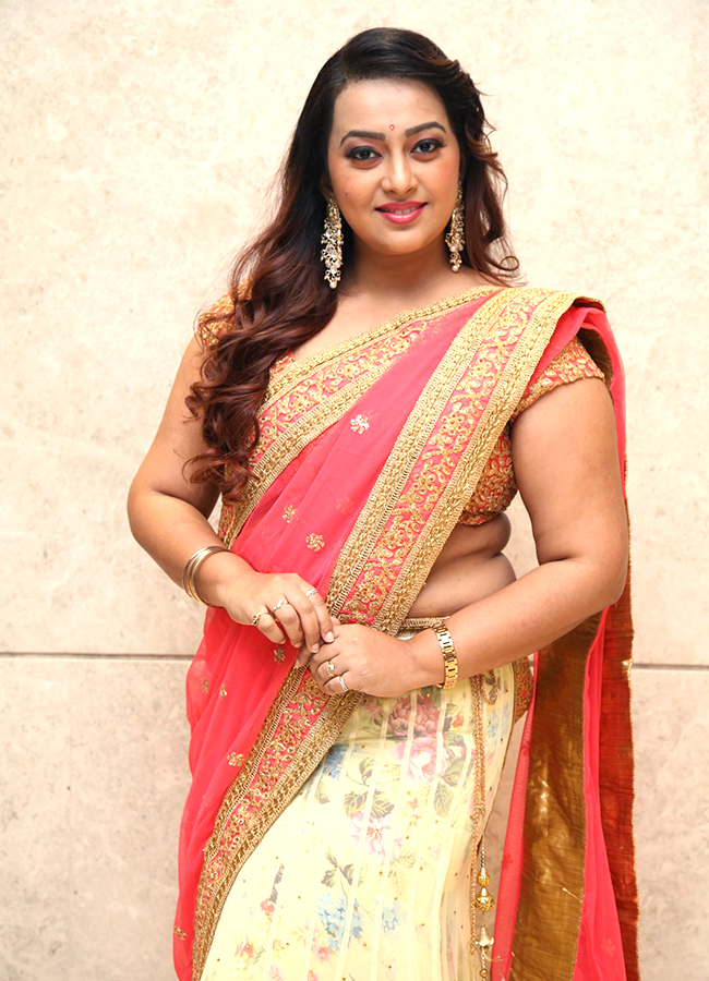 Actress Ester Noronha Latest Photos10