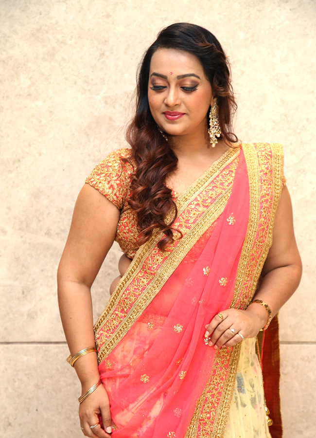 Actress Ester Noronha Latest Photos3