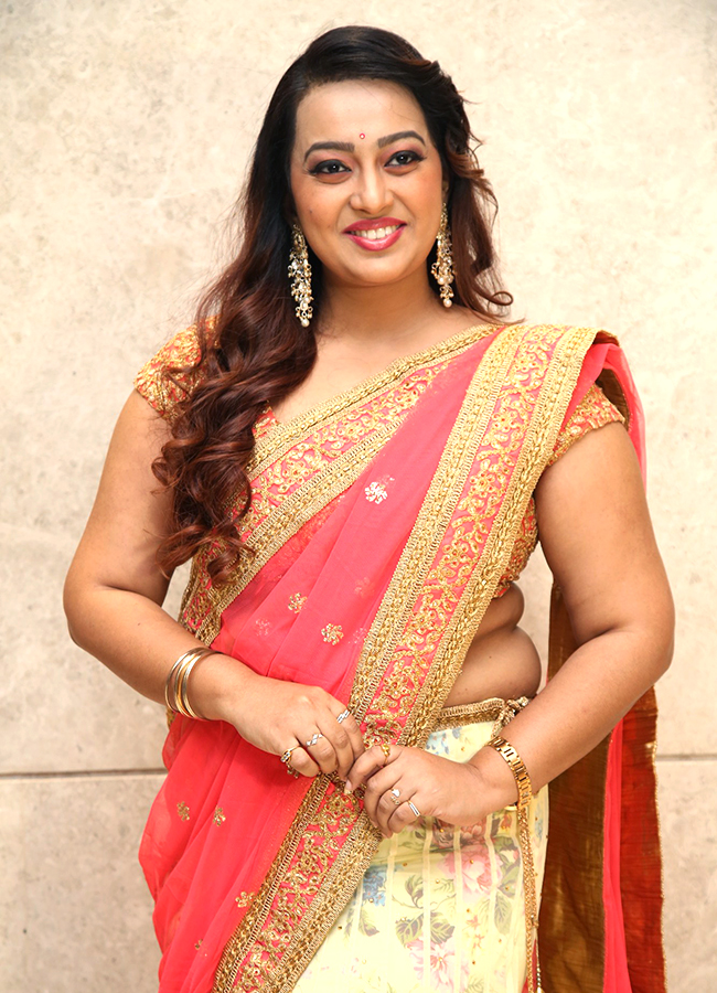 Actress Ester Noronha Latest Photos4