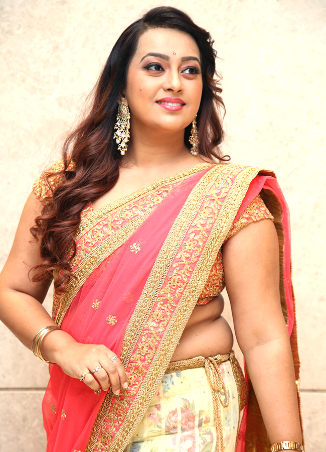 Actress Ester Noronha Latest Photos8