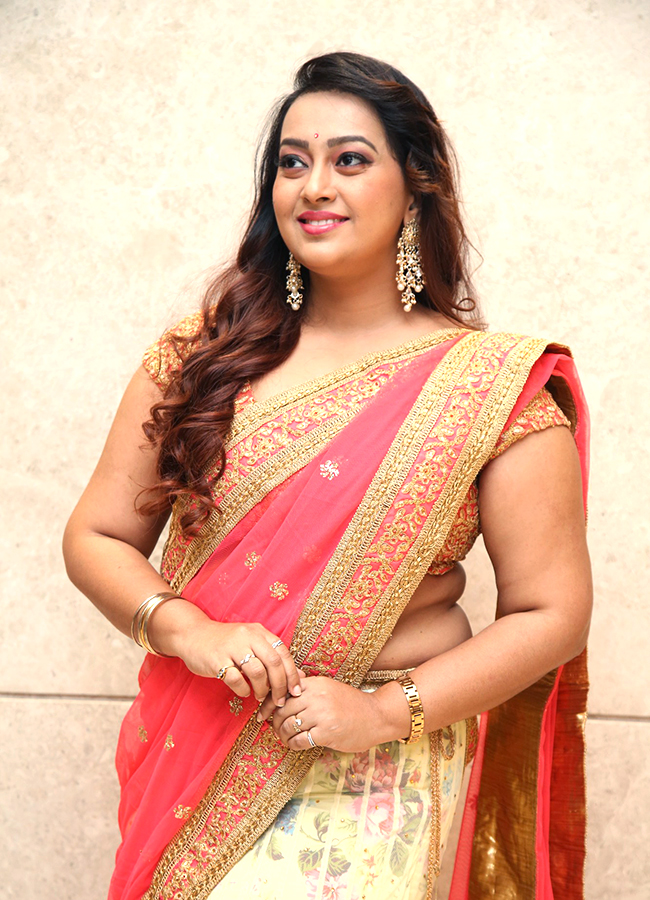 Actress Ester Noronha Latest Photos9