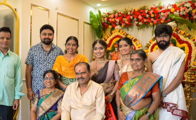 Ninnukori serial fame Akshitha Deshpande house warming ceremony Photos32