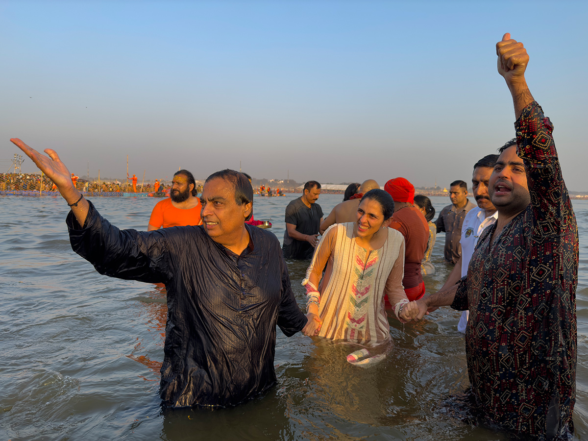 Reliance Chairman Mukesh Ambani Family in Maha Kumbh Mela 2025 Photos1