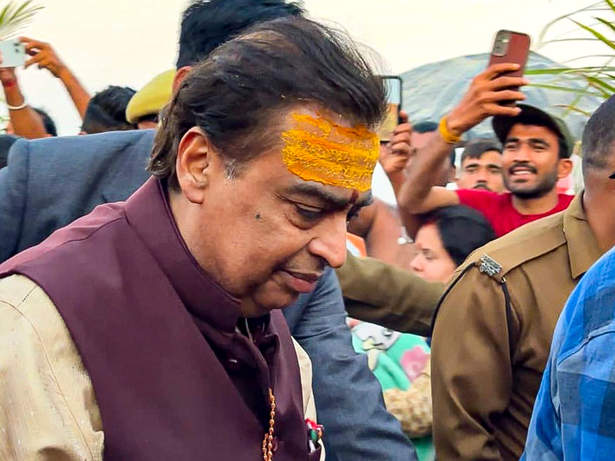 Reliance Chairman Mukesh Ambani Family in Maha Kumbh Mela 2025 Photos10