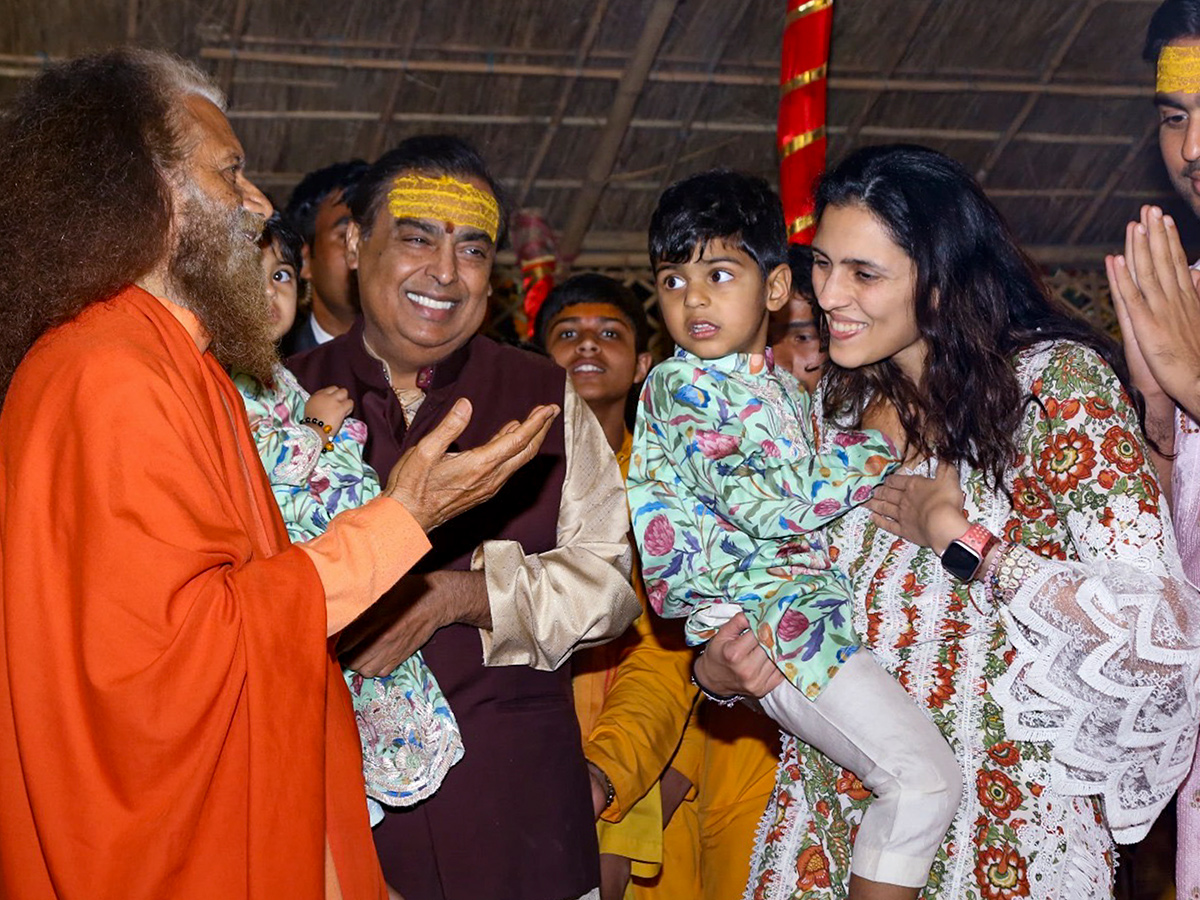 Reliance Chairman Mukesh Ambani Family in Maha Kumbh Mela 2025 Photos13