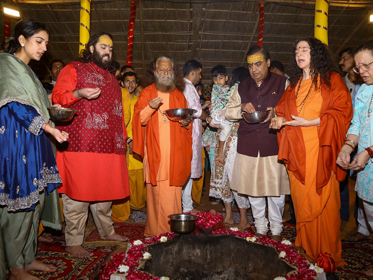 Reliance Chairman Mukesh Ambani Family in Maha Kumbh Mela 2025 Photos14