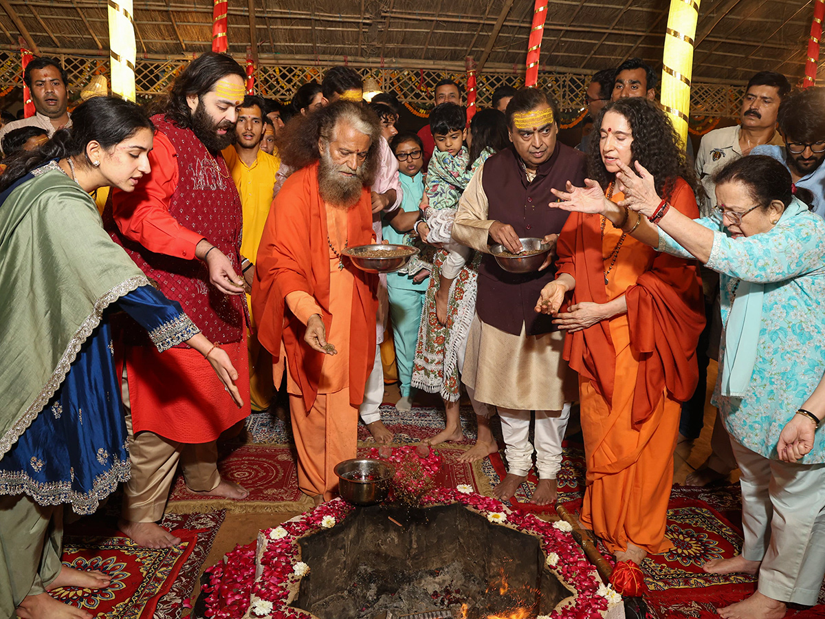 Reliance Chairman Mukesh Ambani Family in Maha Kumbh Mela 2025 Photos15