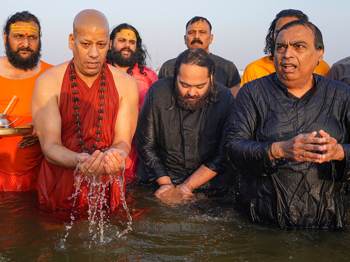 Reliance Chairman Mukesh Ambani Family in Maha Kumbh Mela 2025 Photos19