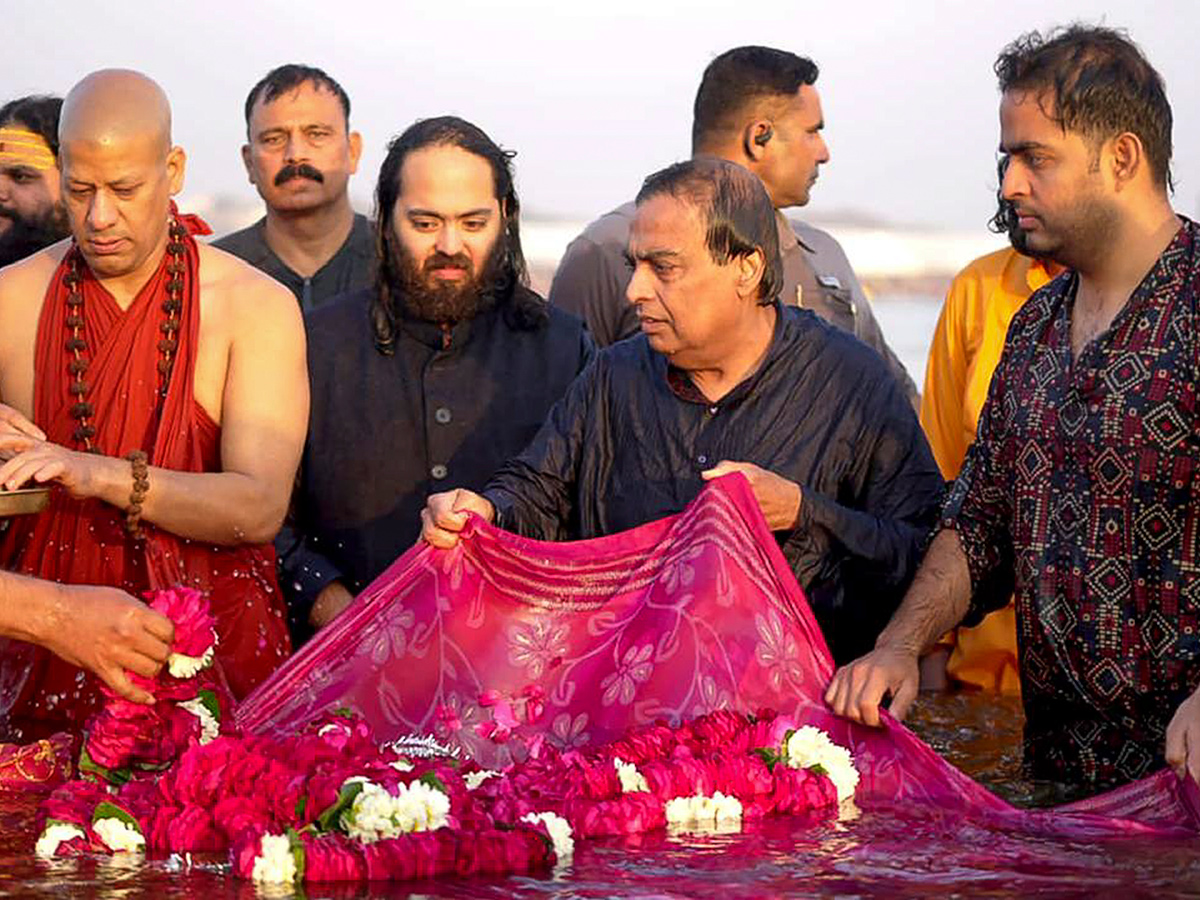 Reliance Chairman Mukesh Ambani Family in Maha Kumbh Mela 2025 Photos20