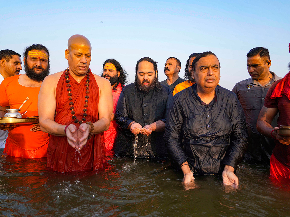 Reliance Chairman Mukesh Ambani Family in Maha Kumbh Mela 2025 Photos21