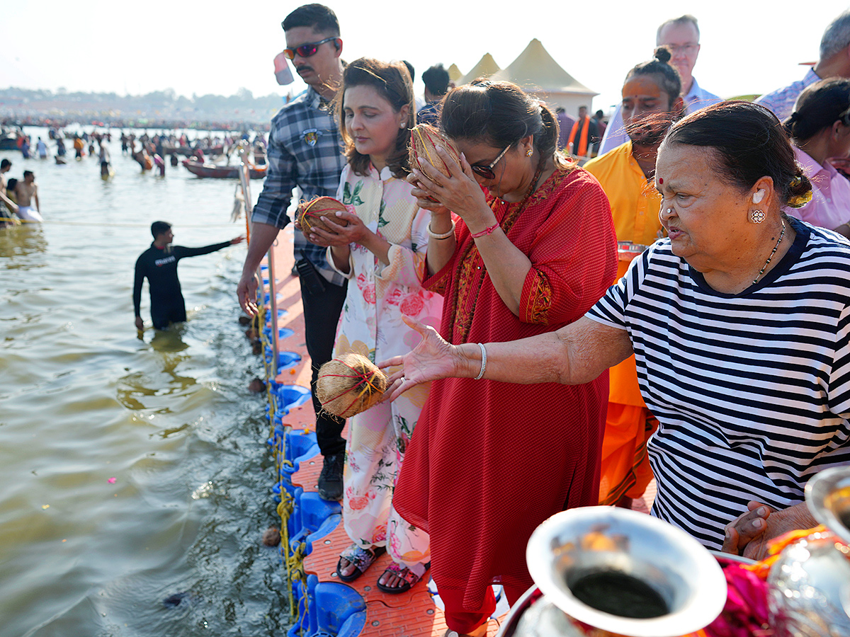 Reliance Chairman Mukesh Ambani Family in Maha Kumbh Mela 2025 Photos3