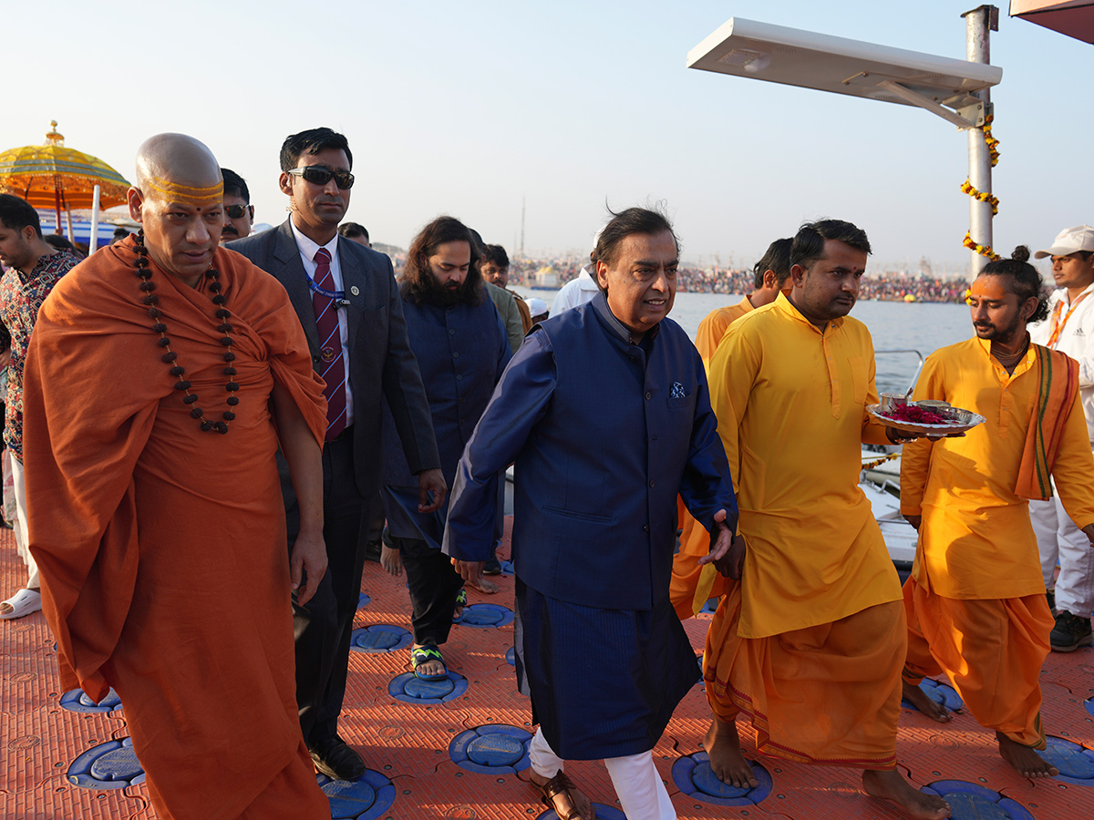 Reliance Chairman Mukesh Ambani Family in Maha Kumbh Mela 2025 Photos5