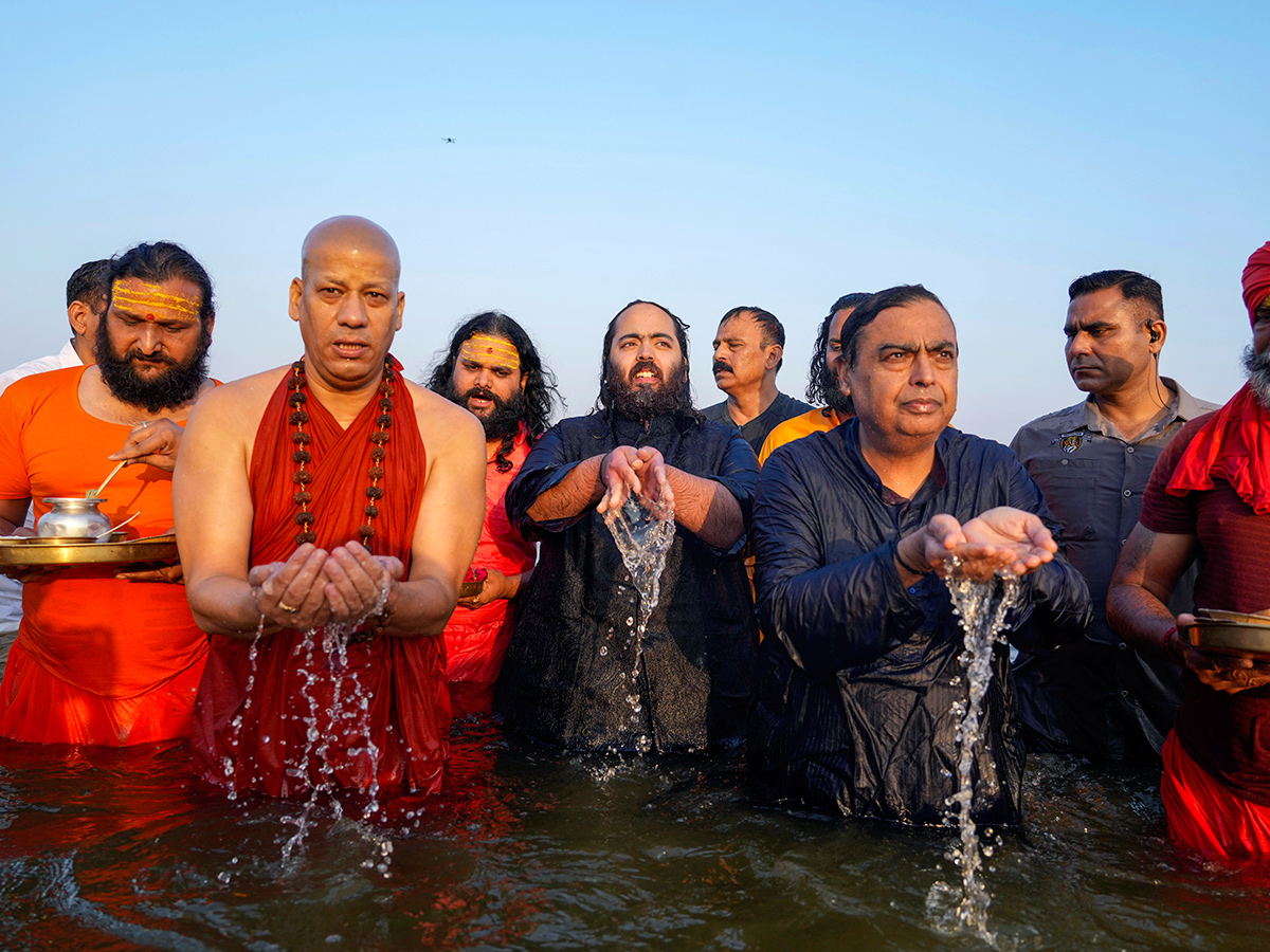 Reliance Chairman Mukesh Ambani Family in Maha Kumbh Mela 2025 Photos6