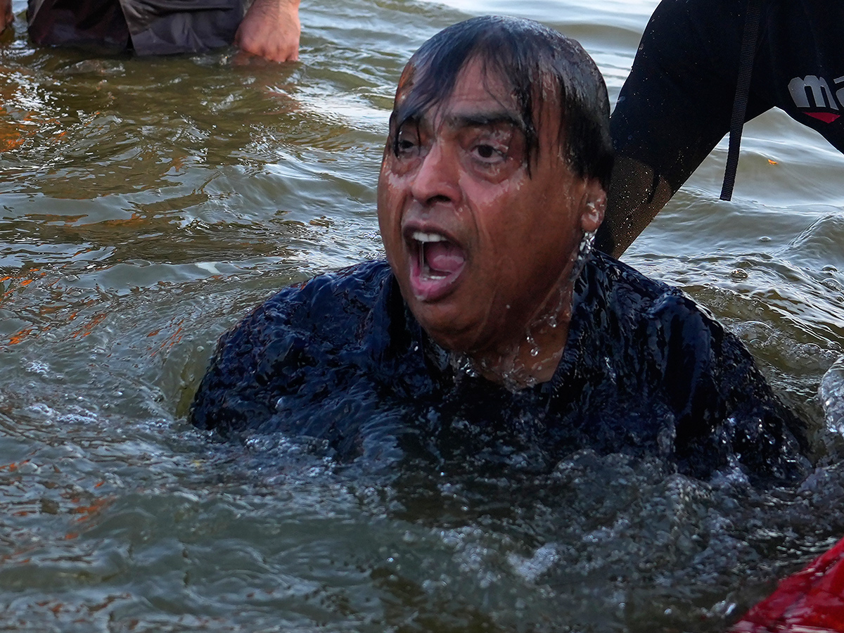 Reliance Chairman Mukesh Ambani Family in Maha Kumbh Mela 2025 Photos7