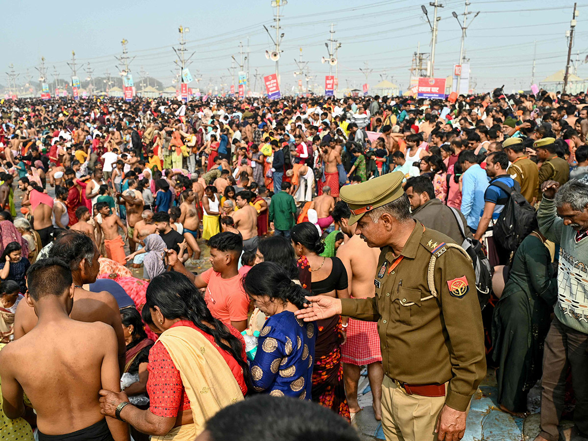 occasion on Maghi Purnima during the Maha Kumbh 2025 in Prayagraj4