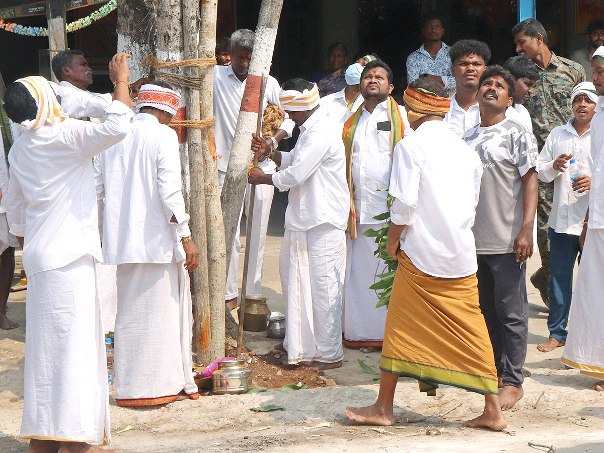 Mini Medaram Sammakka Saralamma Jatara 2025 Photos6