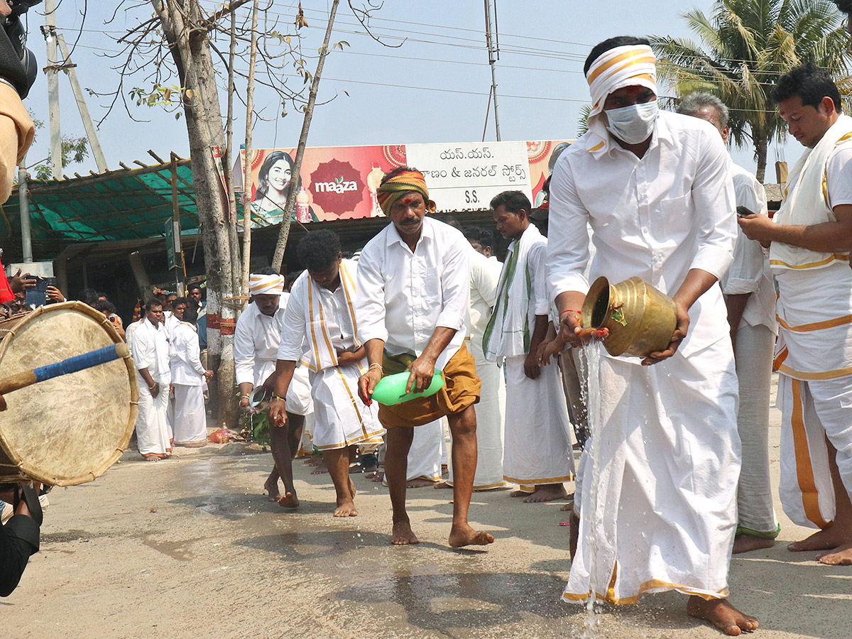 Mini Medaram Sammakka Saralamma Jatara 2025 Photos7