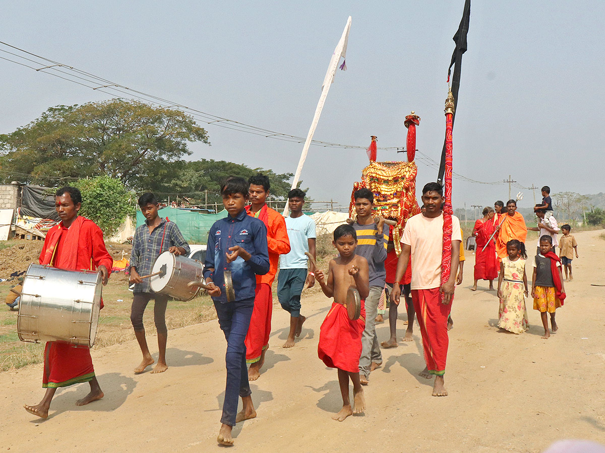 Mini Medaram Sammakka Saralamma Jatara 2025 Photos8