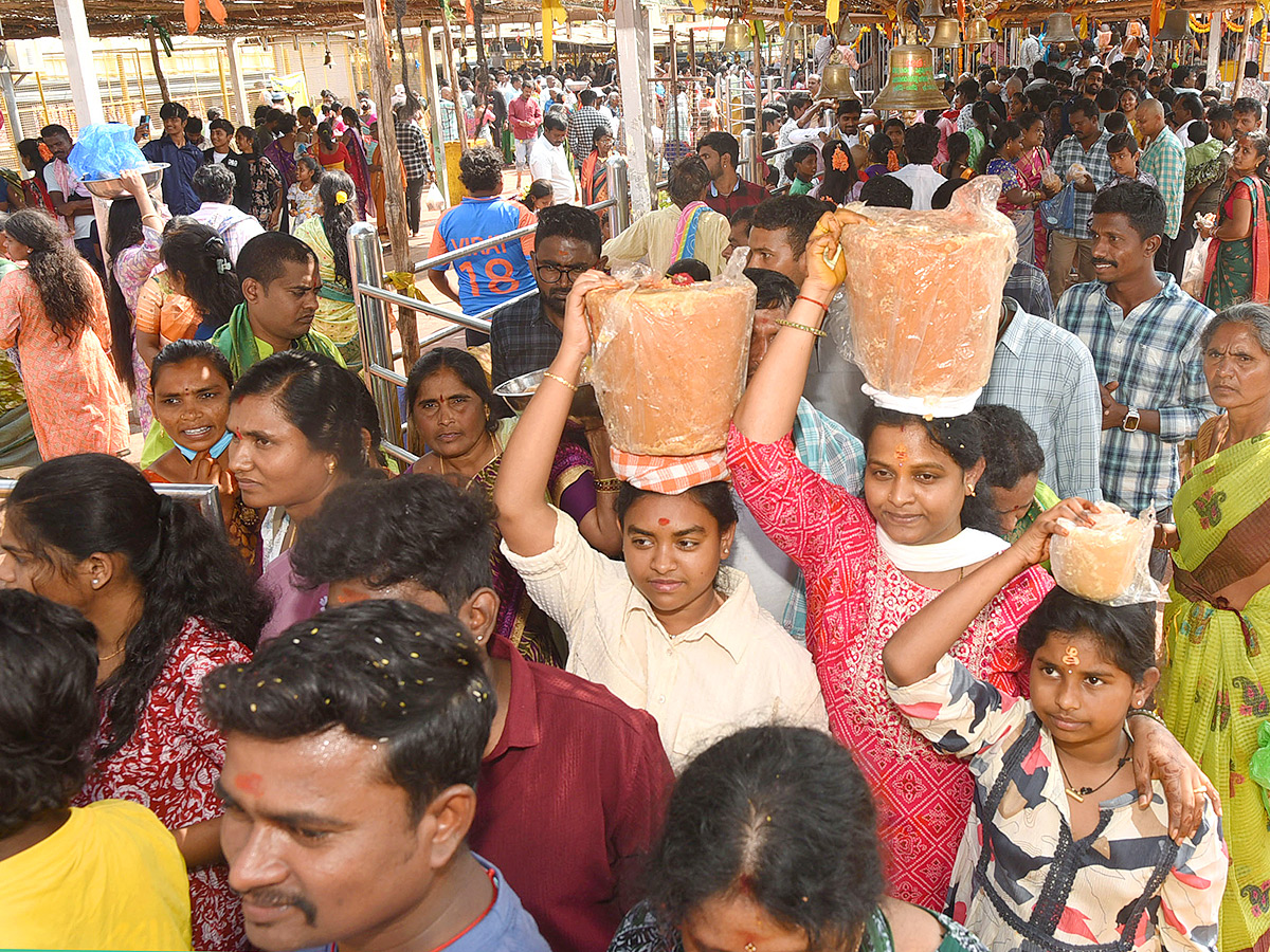 Mini Medaram Jatara 2025 at Mulugu District Photos2