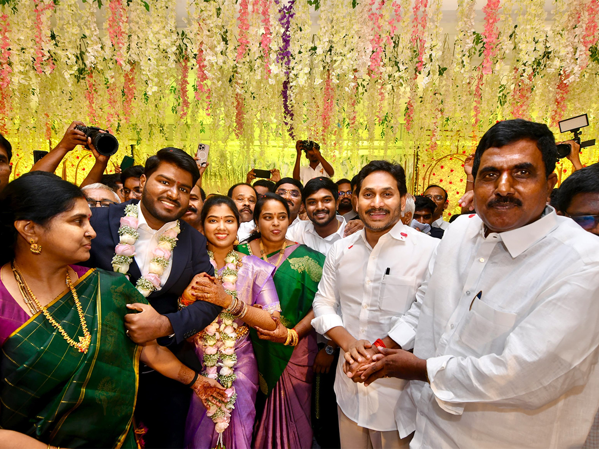 YS Jagan at MLC Ramachandra Reddy son Sudheer wedding reception2