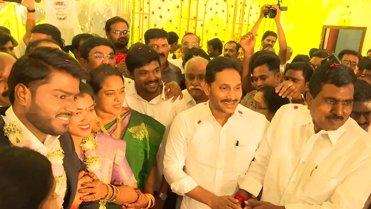 YS Jagan at MLC Ramachandra Reddy son Sudheer wedding reception10