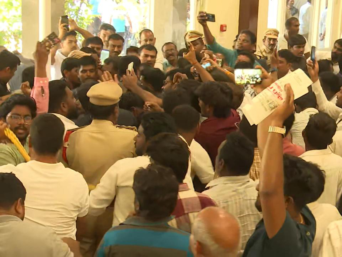 YS Jagan at MLC Ramachandra Reddy son Sudheer wedding reception13