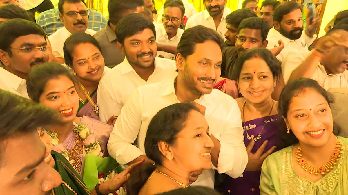 YS Jagan at MLC Ramachandra Reddy son Sudheer wedding reception14