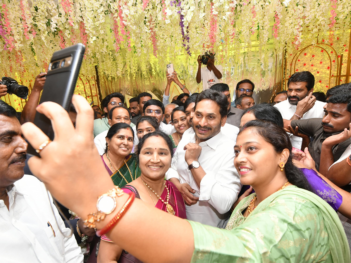 YS Jagan at MLC Ramachandra Reddy son Sudheer wedding reception3