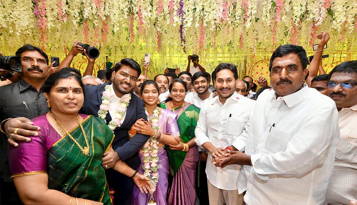 YS Jagan at MLC Ramachandra Reddy son Sudheer wedding reception5