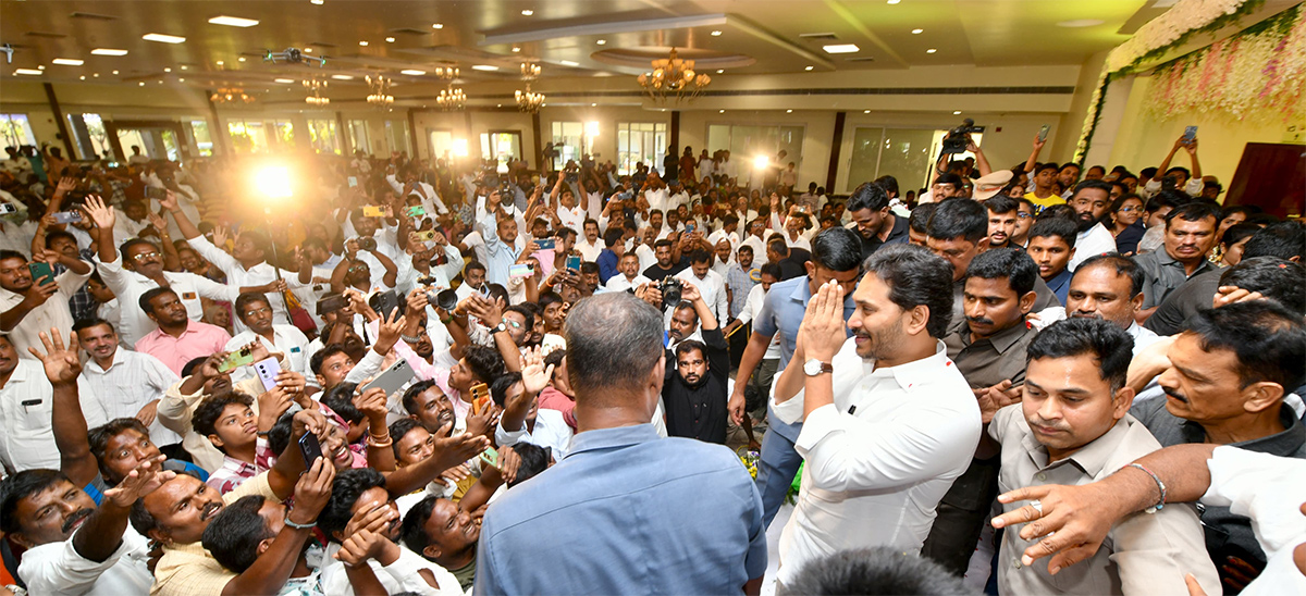 YS Jagan at MLC Ramachandra Reddy son Sudheer wedding reception7