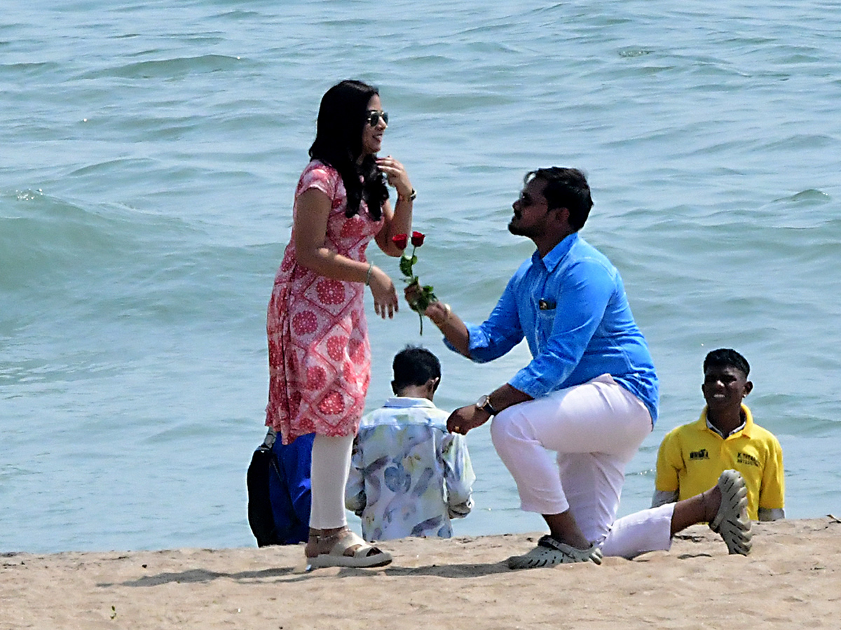 Valentines Day Celebration in Visakhapatnam Rk Beach5