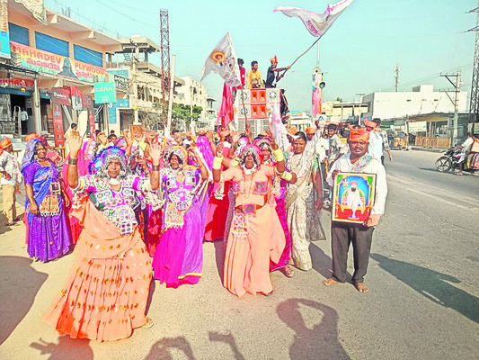 సేవాలాల్‌ చూపిన మార్గంలో నడవాలి 2