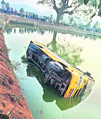  దేవుడా.. ప్రమాదం తప్పింది 1