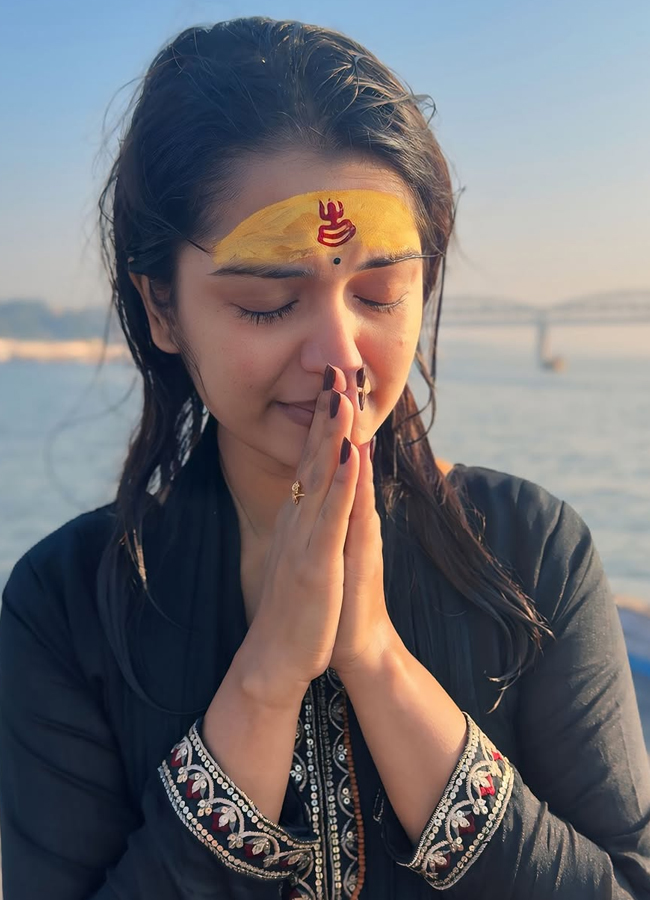 Haritha and Srivani at the Mahakumbh Mela, Ariana at Arunachalam12