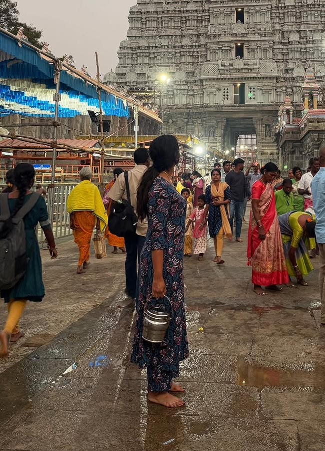 Haritha and Srivani at the Mahakumbh Mela, Ariana at Arunachalam3